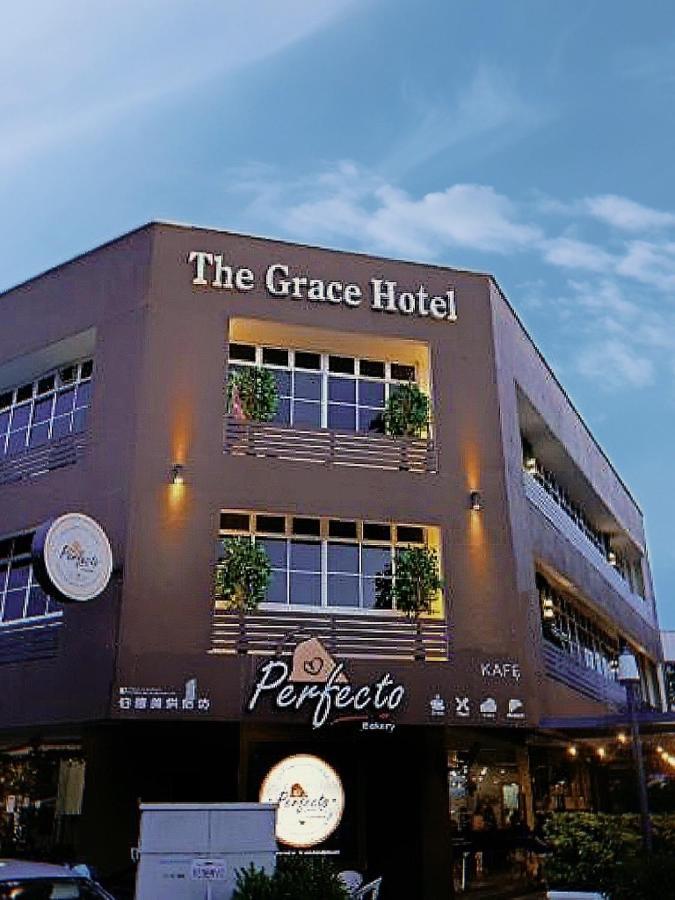 The Grace Hotel Muar Esterno foto