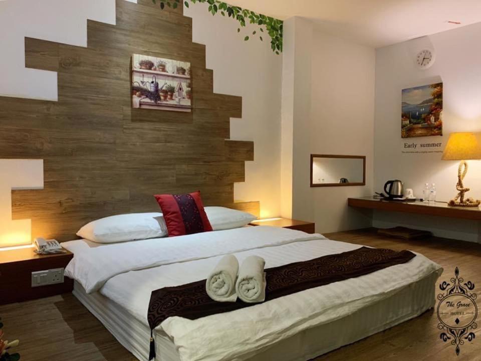 The Grace Hotel Muar Esterno foto
