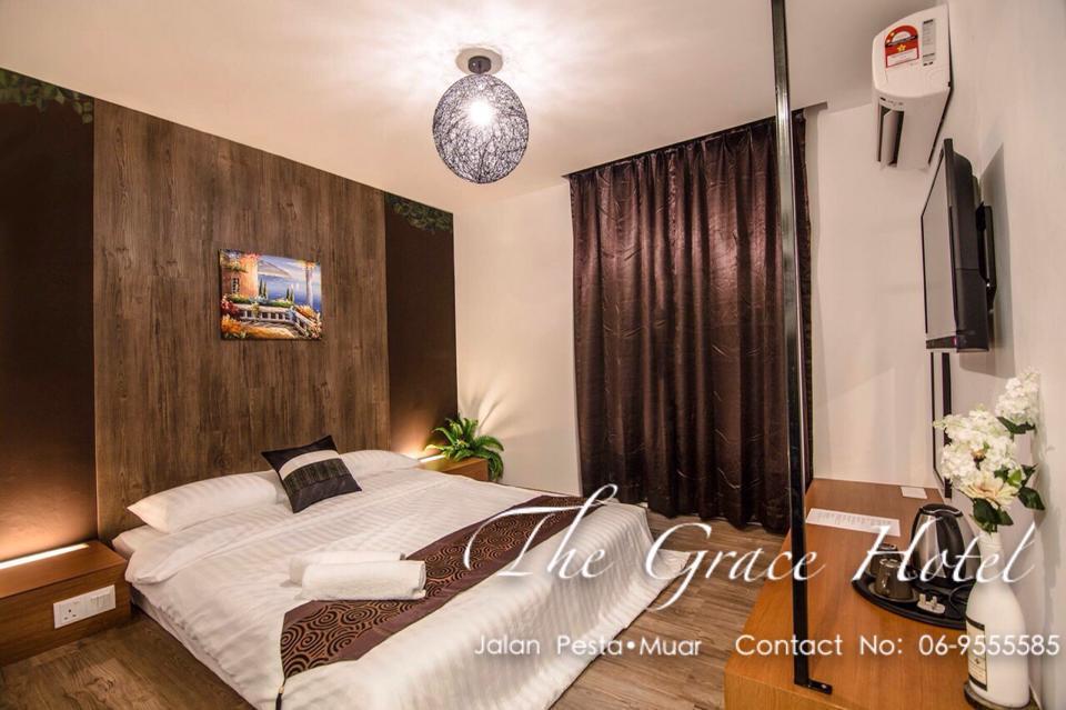 The Grace Hotel Muar Esterno foto